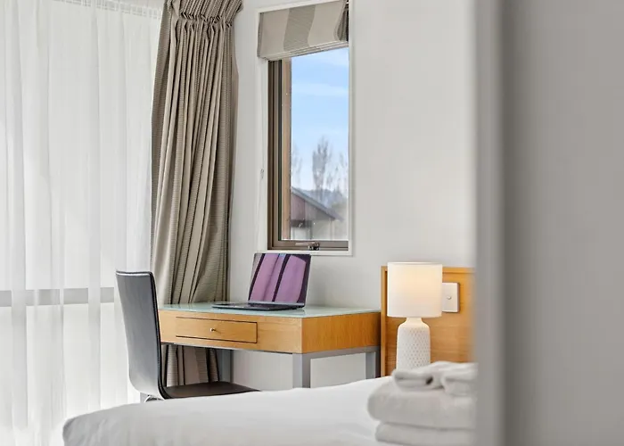 2 Bed With 2 Ensuites To Fields Balcony Sleeps 4 Wanaka