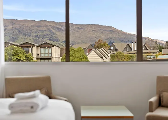 2 Bed With 2 Ensuites To Fields Balcony Sleeps 4 Apartment