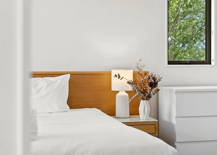 2 Bed With 2 Ensuites To Fields Balcony Sleeps 4 Apartment
