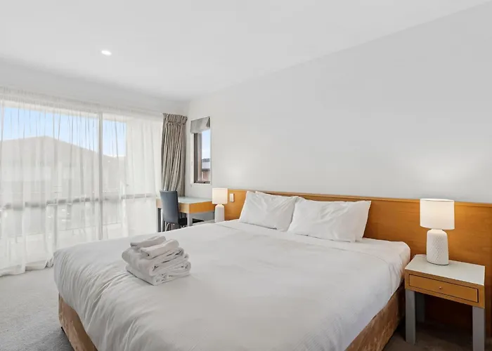 Apartment 2 Bed With 2 Ensuites To Fields Balcony Sleeps 4