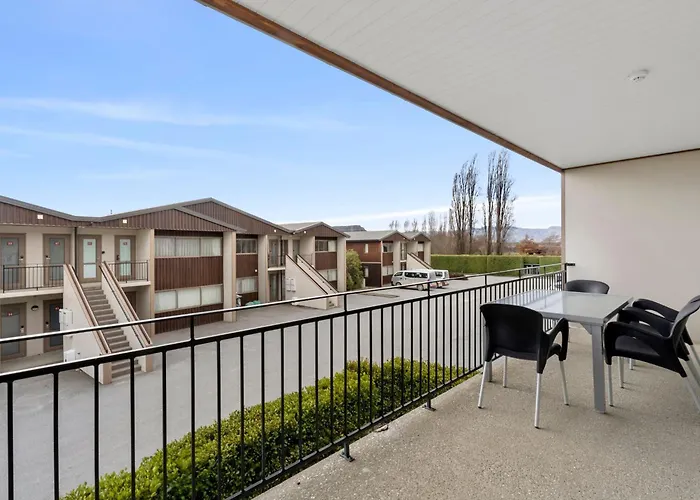 2 Bed With 2 Ensuites To Fields Balcony Sleeps 4 Apartment Wanaka